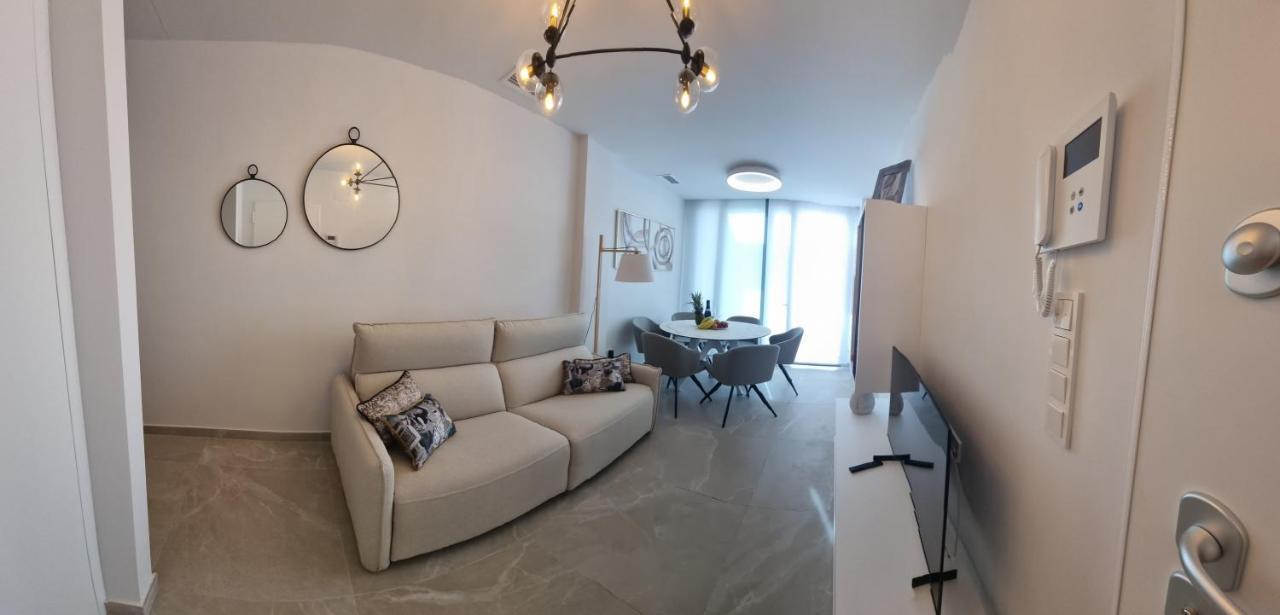 Modern And Cosy Apartment Close To The Beach ตอร์เรเวียคา ภายนอก รูปภาพ