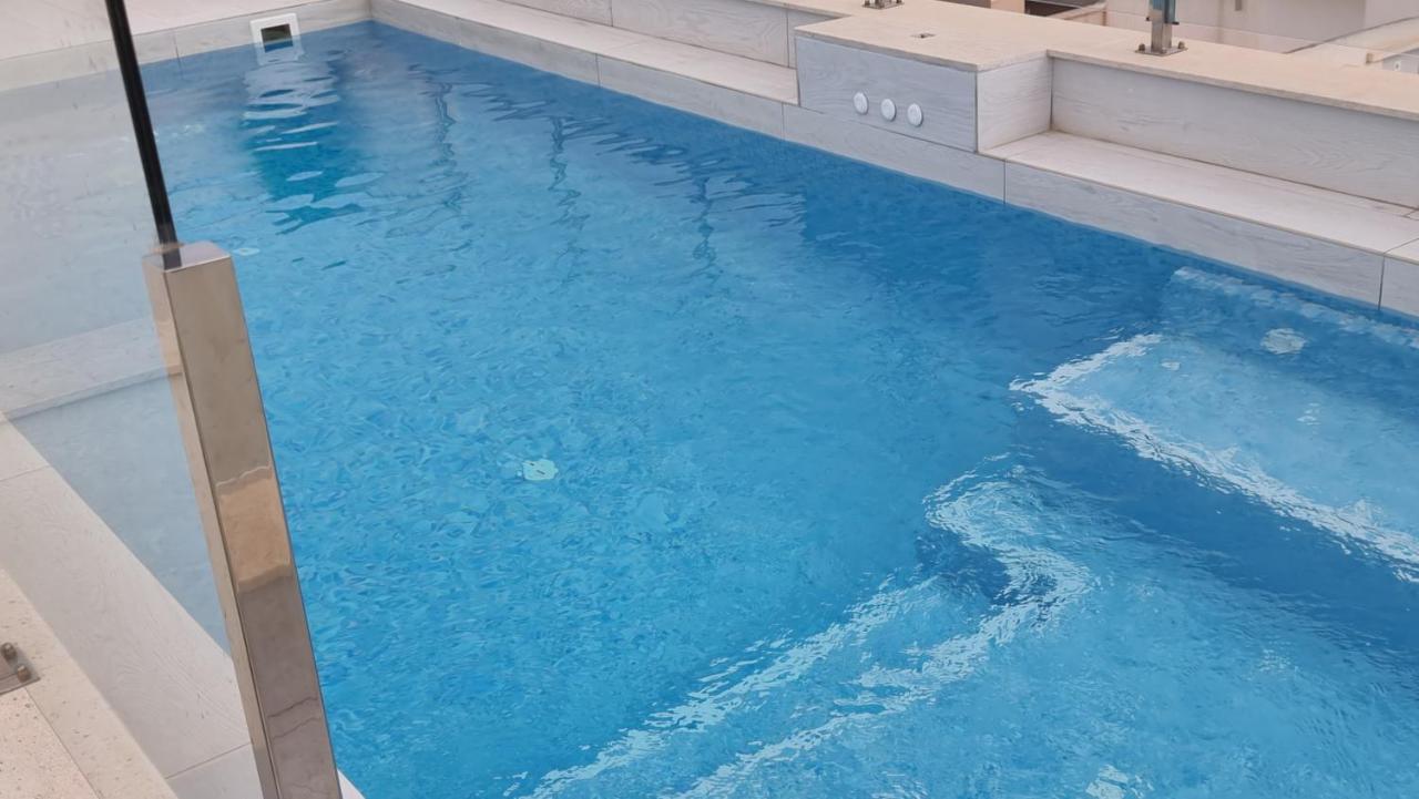 Modern And Cosy Apartment Close To The Beach ตอร์เรเวียคา ภายนอก รูปภาพ