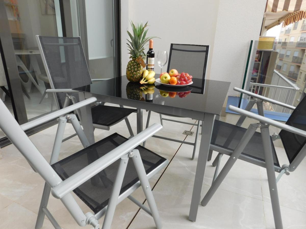Modern And Cosy Apartment Close To The Beach ตอร์เรเวียคา ภายนอก รูปภาพ